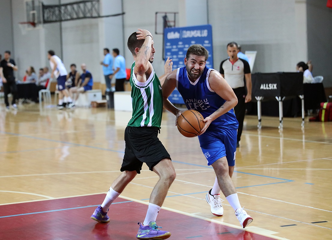 Anadolu Efes Adana G Grubunun Şampiyonu